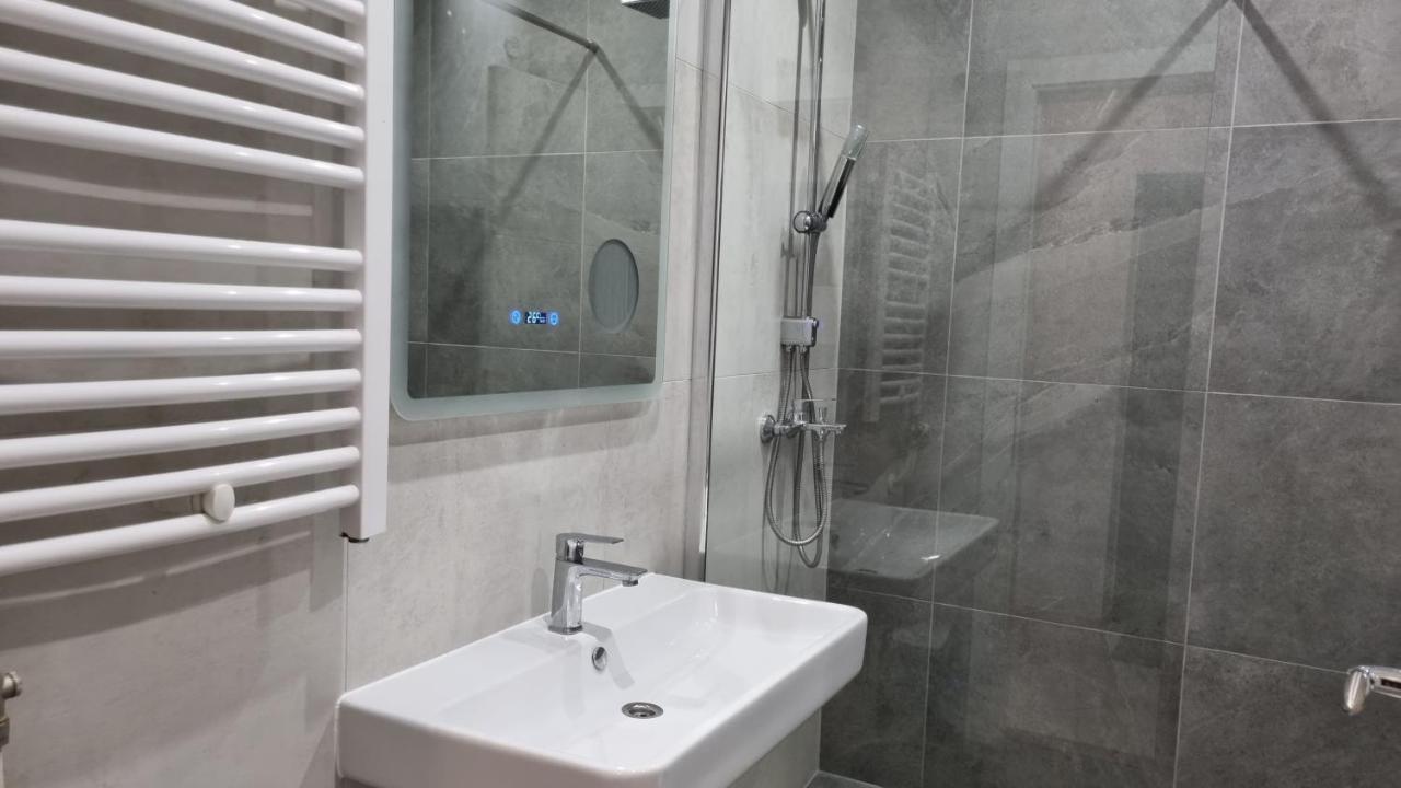 Grove Apartment + Free Parking Novi Sad Exterior photo
